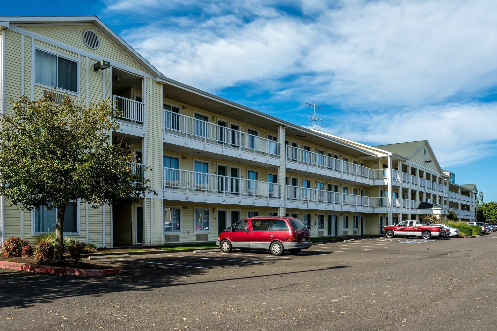 Hometowne Studios By Red Roof Salem, Or Екстер'єр фото